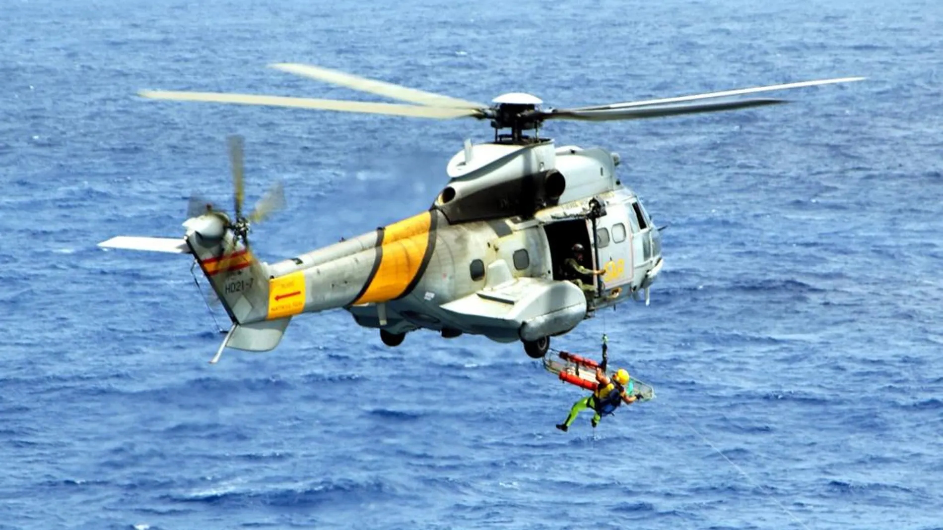 Imagen del helicóptero Super Puma del 802 escuadrón del Ejército del Aire, del servicio de SAR
