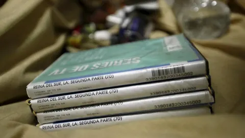 Los DVDs de la telenovela "La Reina del Sur"