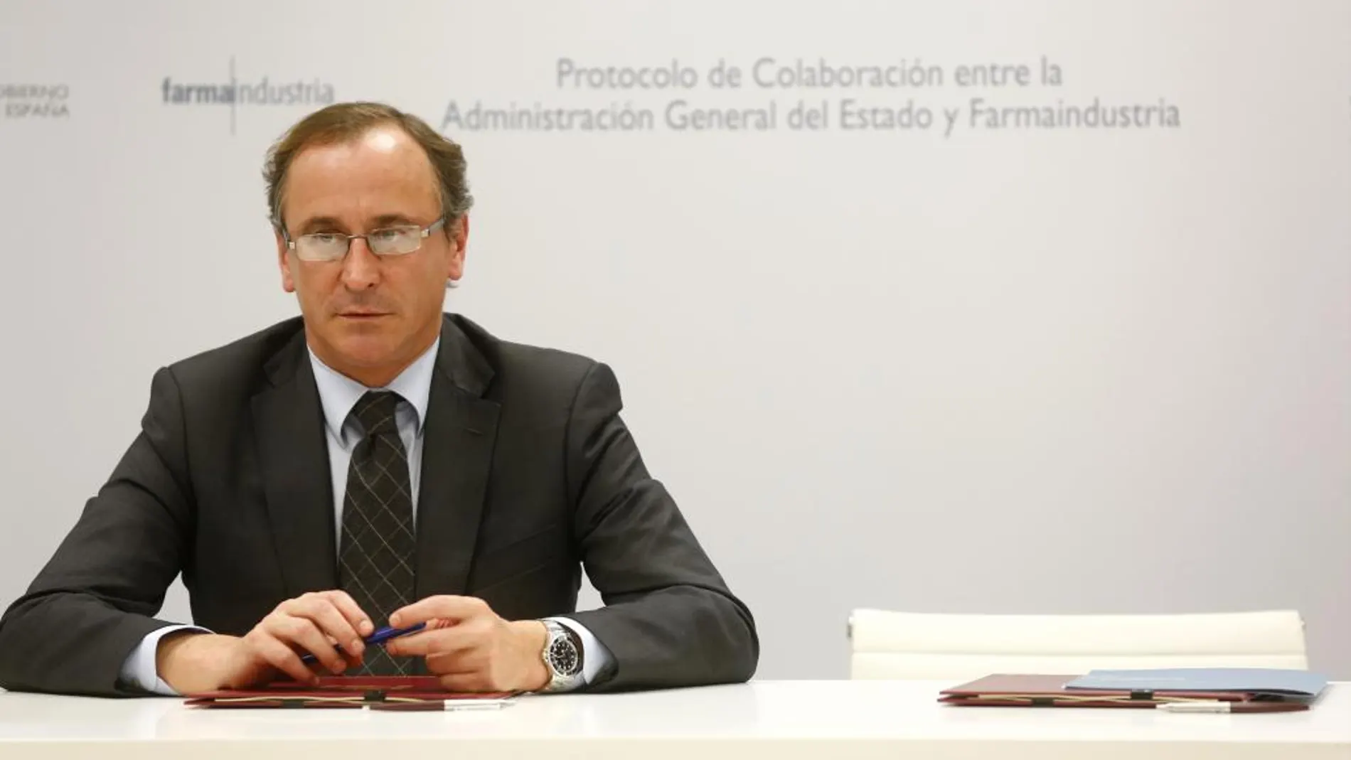 El presidente del PP de Euskadi, Alfonso Alonso, ha anunciado que ayer se comunicó a Aldecoa su despido disciplinario por las "graves irregularidades"desveladas tras la auditoría realizada a las cuentas del partido en Bizkaia en 2015.