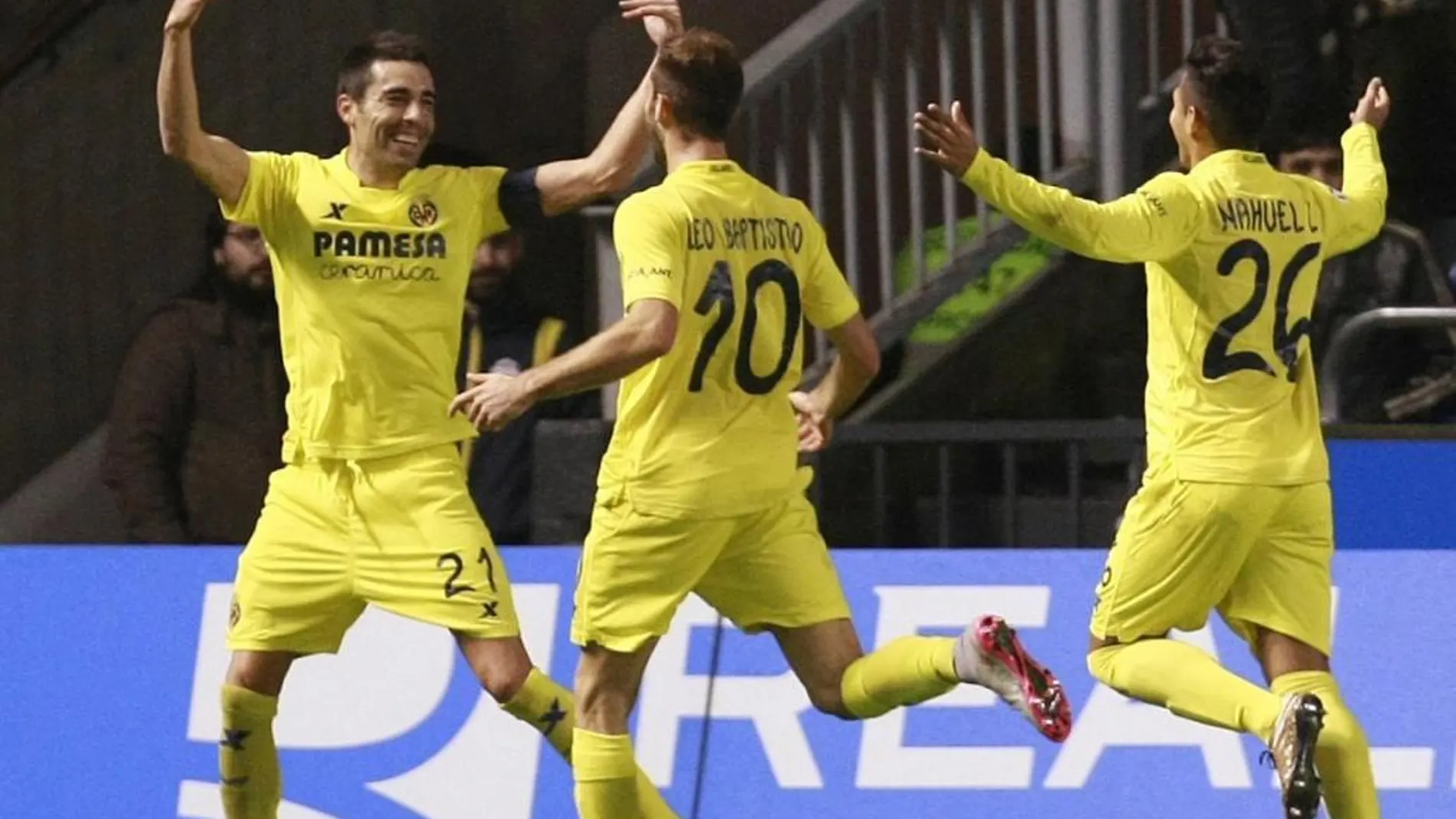 Los jugadores del Villarreal celebran el segundo gol del equipo frente al Deportivo