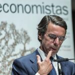 El expresidente del Gobierno, José María Aznar, pronunció la conferencia "La UE: encrucijadas, posibilidades y peligros", en el Foro Anual de Economistas
