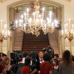 El líder del PP catalán, Xavier García Albiol, a la salida del Liceu criticó las declaraciones de Mas al tildar de «inquisitorial» la reforma del TC