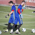Casillas y De Gea, en el entrenamiento de la Selección ayer en Las Rozas