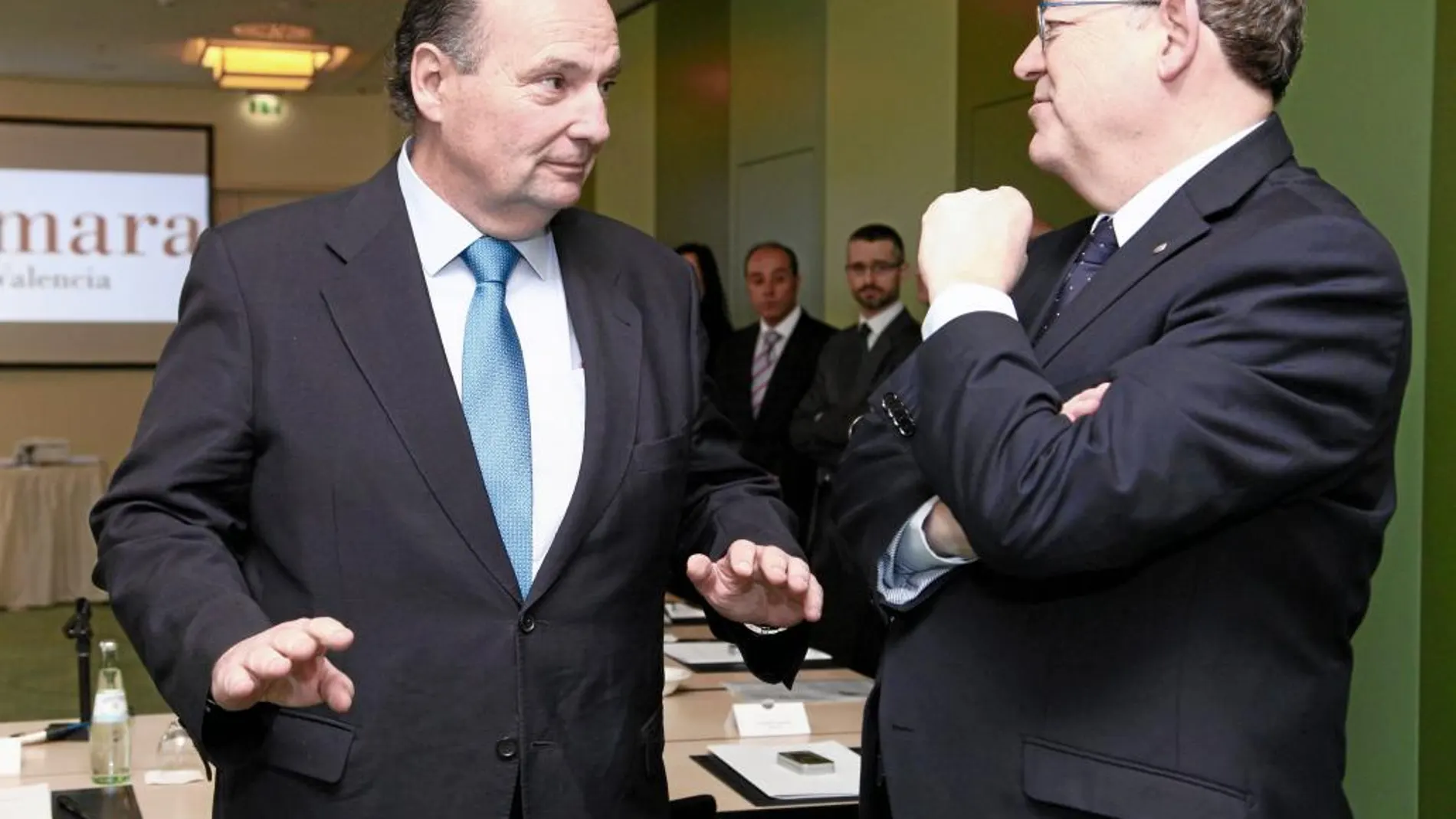 El presidente de la Generalitat, Ximo Puig, reunido con el presidente de la Cámara de Comercio de Valencia, José Vicente Morata, ayer en Berlín