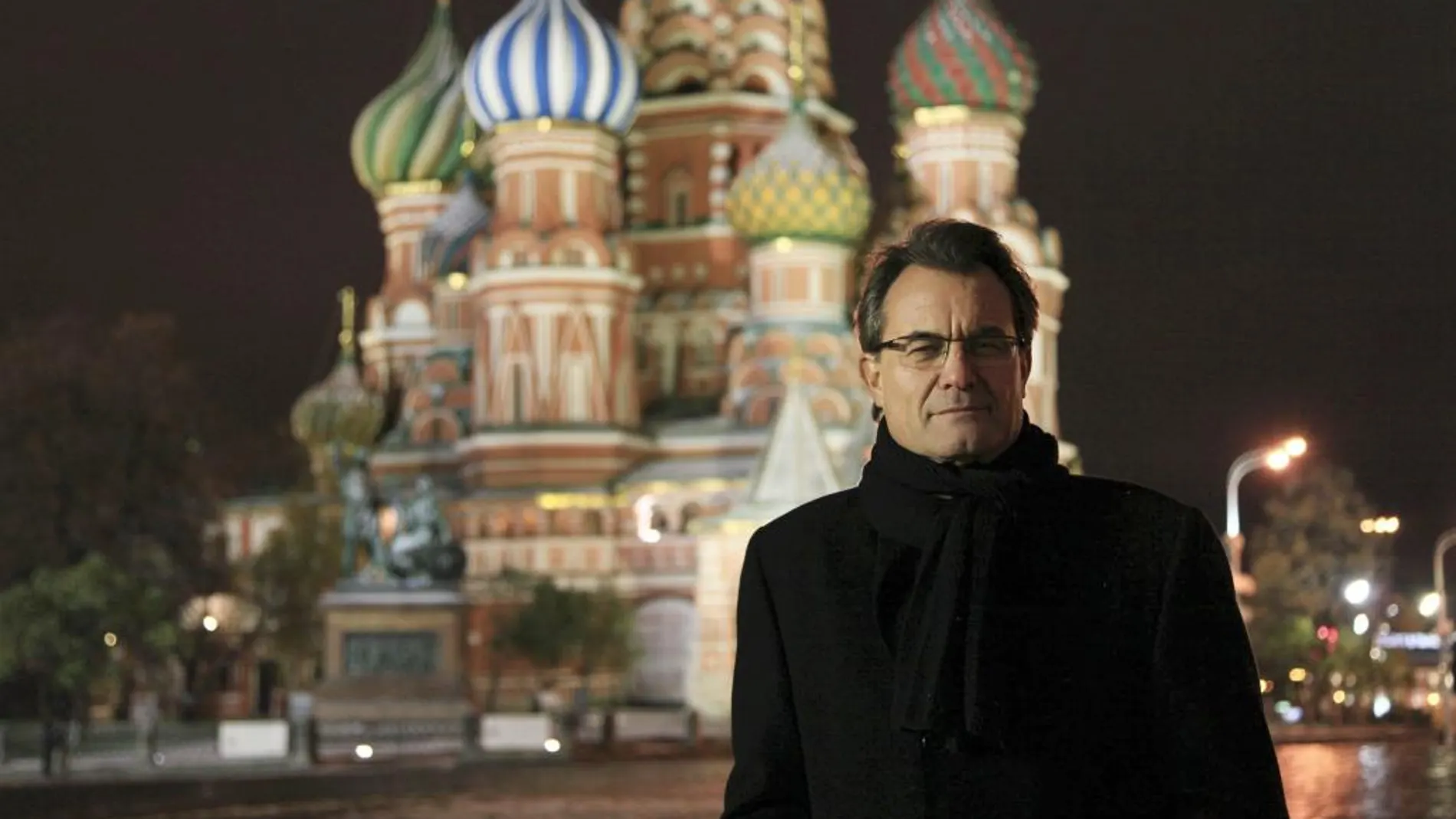 Artur Mas, ante la Basílica de San Basilio de Moscú, en 2012