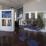Bajo el título «Una nueva Roma. El Eur y el Palacio de la Civilización Italiana», la exposición recoge bocetos de maestros de la arquitectura italiana que han contribuido al diseño de este barrio
