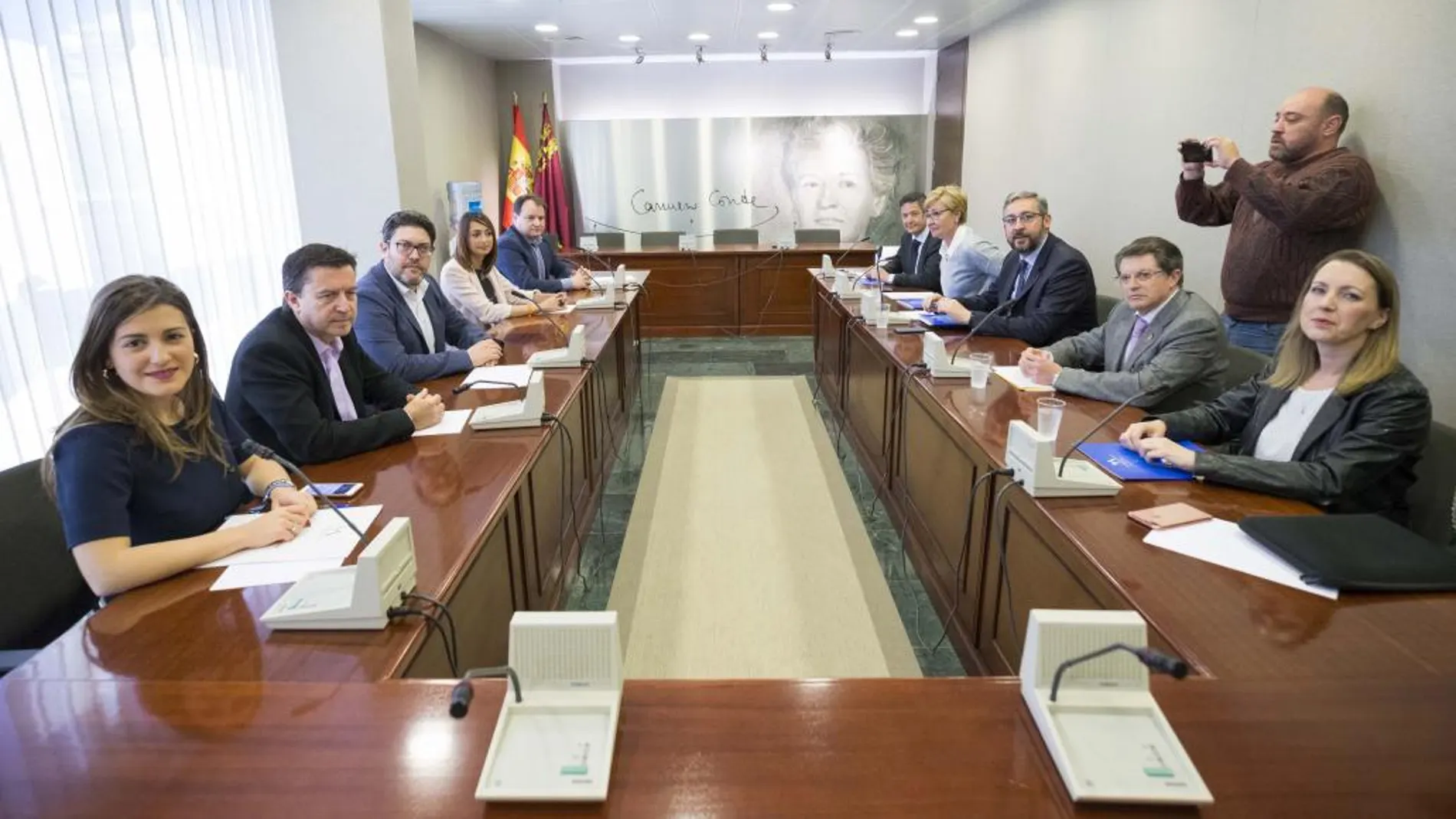 La reunión entre representantes de PP y Cs, ayer en Murcia
