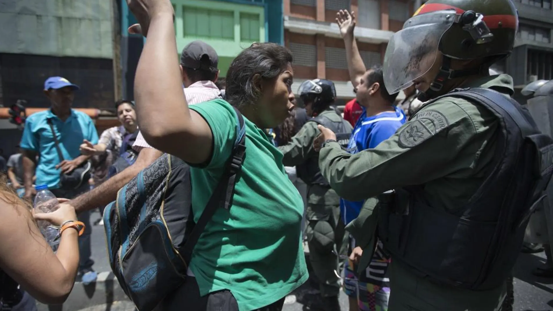 Al asalto por comida en Caracas