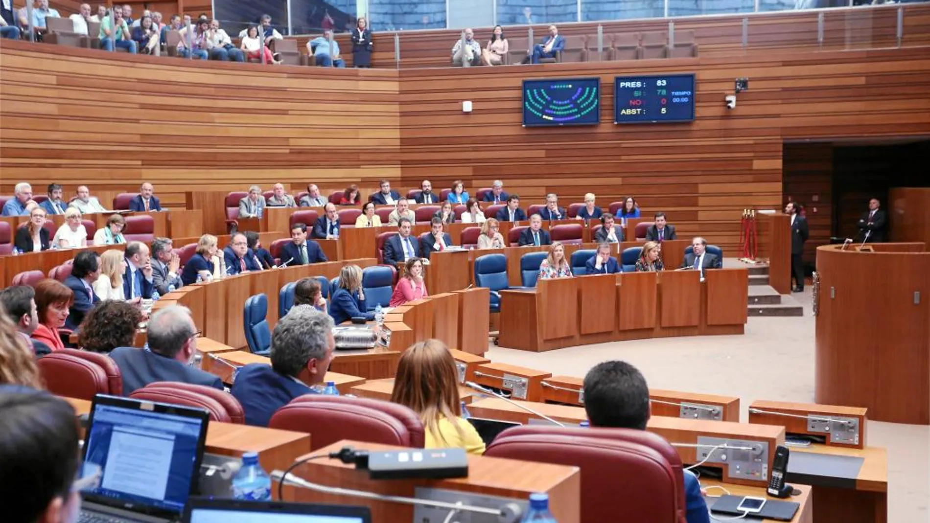 Vista del hemiciclo durante la votación de la convalidación del decreto-ley que impide matar al Toro de la Vega