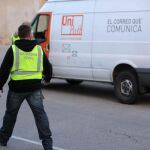 La Guardia Civil registra desde cerca de las 5 horas las instalaciones de la empresa de mensajería privada Unipost en L'Hospitalet de Llobregat