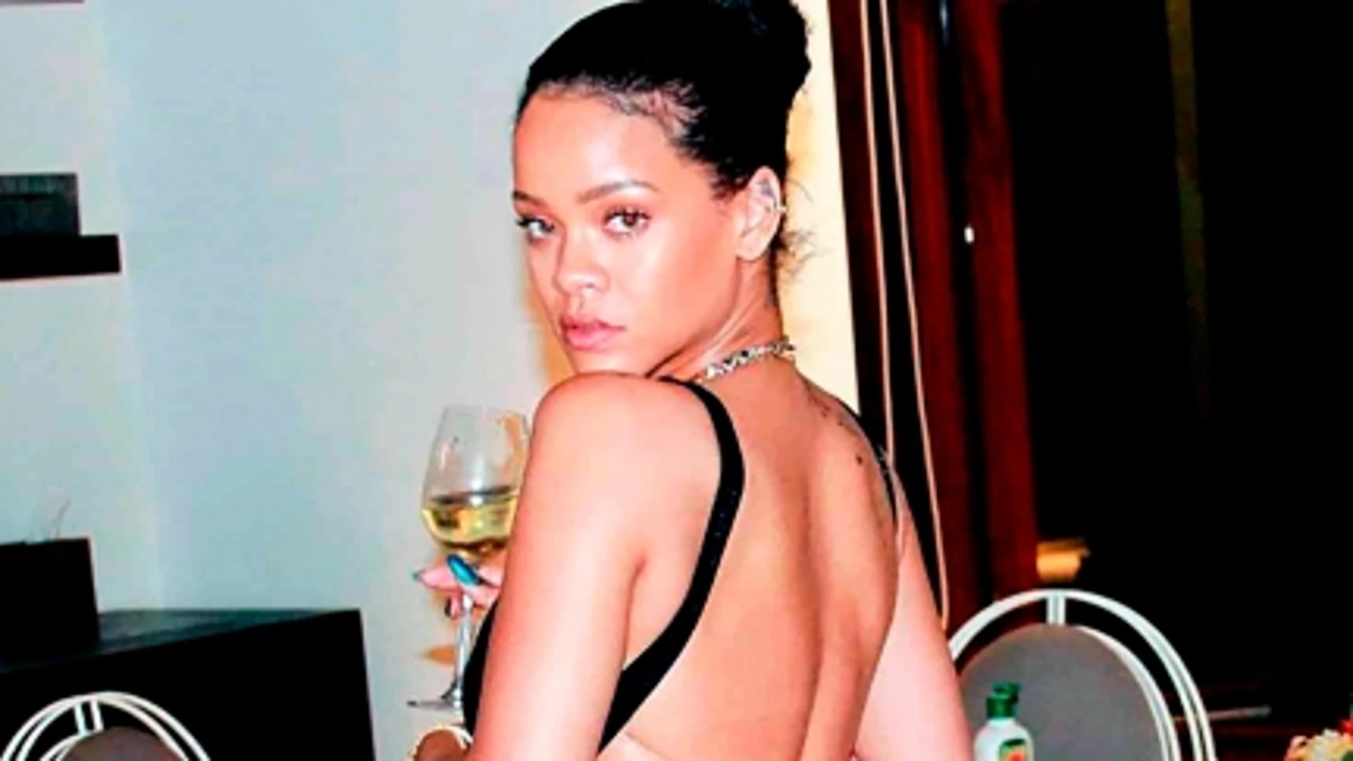 El particular regalo de cumpleaños para Rihanna de su sitio porno favorito en Internet