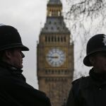 Policía cerca del Palacio de Westminster