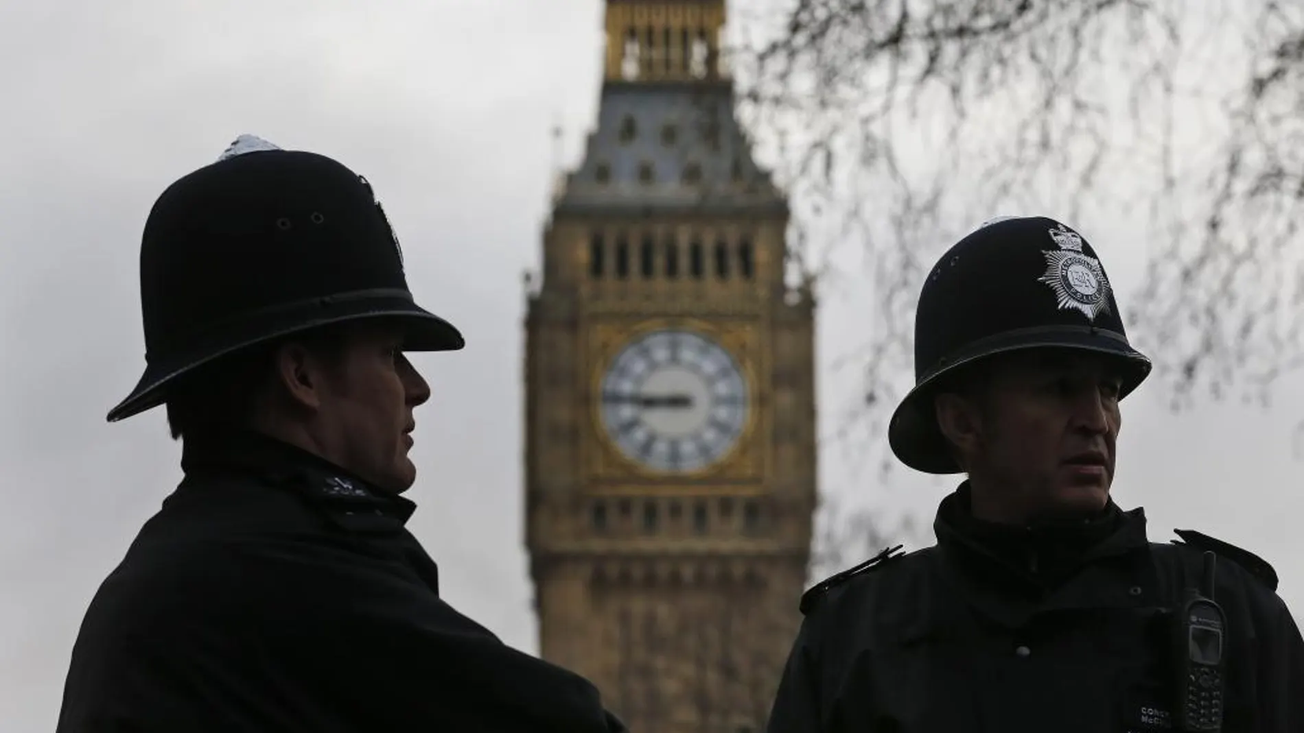 Policía cerca del Palacio de Westminster