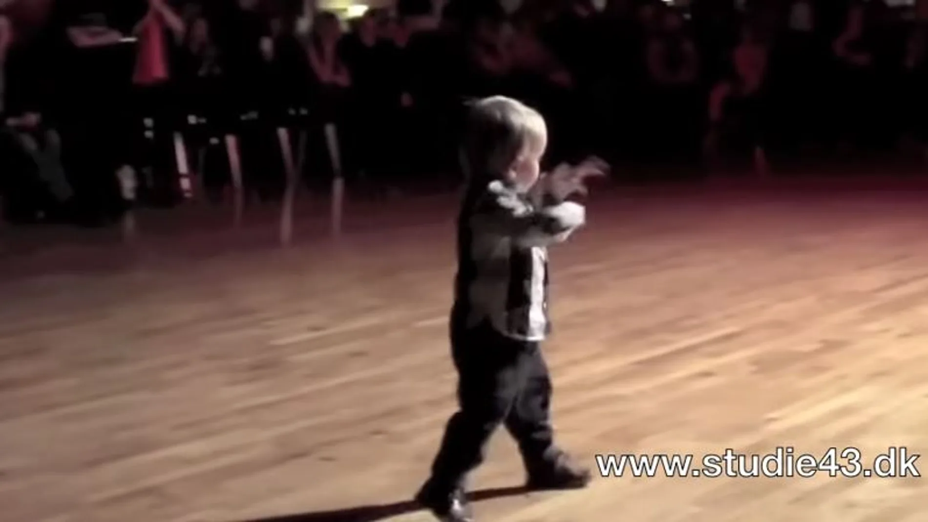 El niño Williamk Stokkebroe, con tan sólo dos años, está arrasando en YouTube