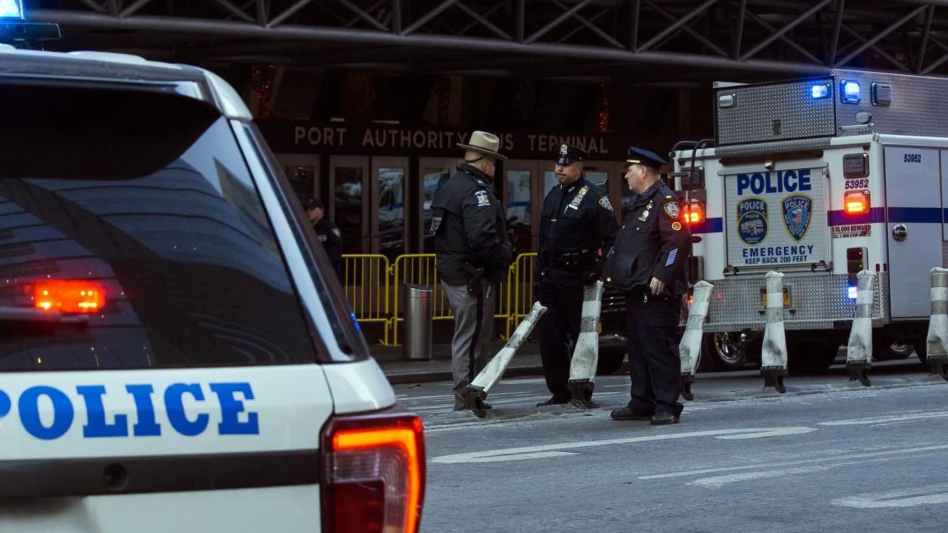 Agentes de policía, cerca de Times Square tras el ataque del pasado 11 de diciembre