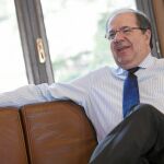 El presidente Juan Vicente Herrera, durante la entrevista que le hacía LA RAZÓN en la pasada campaña electoral de las autonómicas y municipales