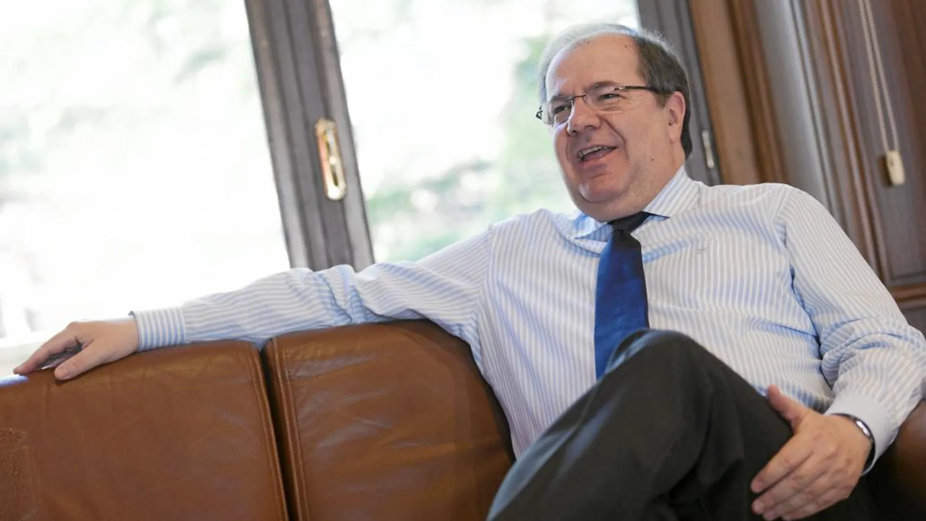 El presidente Juan Vicente Herrera, durante la entrevista que le hacía LA RAZÓN en la pasada campaña electoral de las autonómicas y municipales