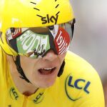 El ciclista del Team Sky Christopher Froome, vestido con el maillot amarillo que le acredita como líder del Tour de Francia.