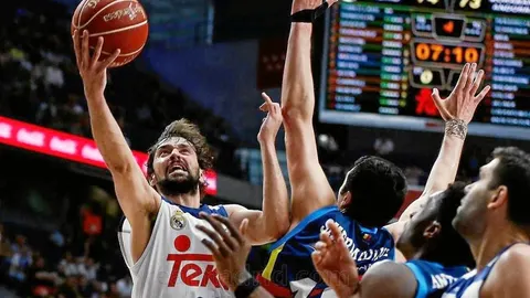 Llull anota dos de sus 19 puntos en el tercer partido