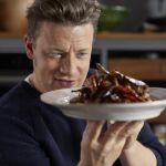 Cocinar con sólo 5 ingredientes, el nuevo reto de Jamie Oliver