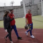 María José Claramunt con Sergio Ramos y Andrés Iniesta