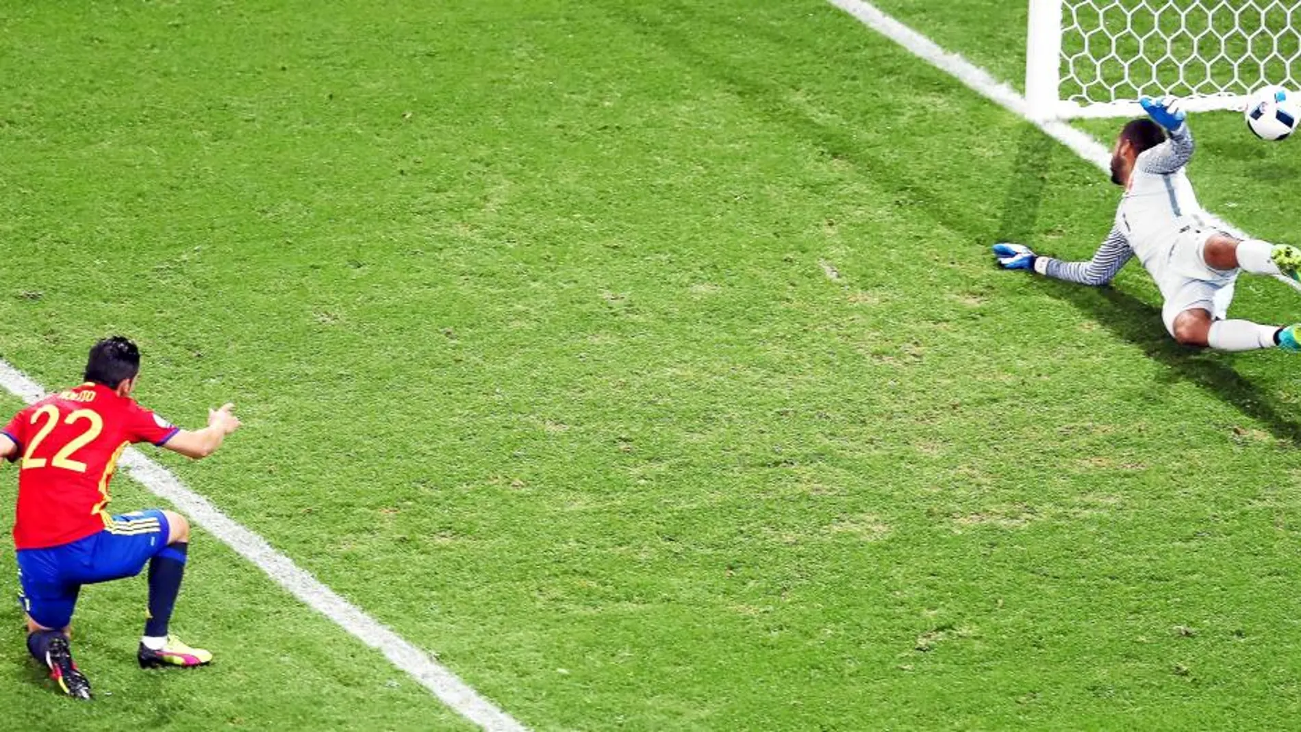 Nolito marcó el segundo gol de España, en la imagen. Antes había dado a Morata la asistencia del 1-0