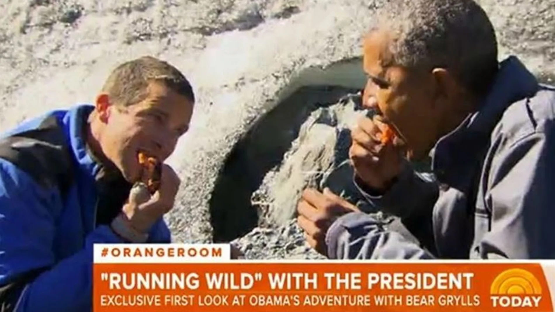 Obama se zampa los restos de la comida de un oso junto al «El último superviviente»