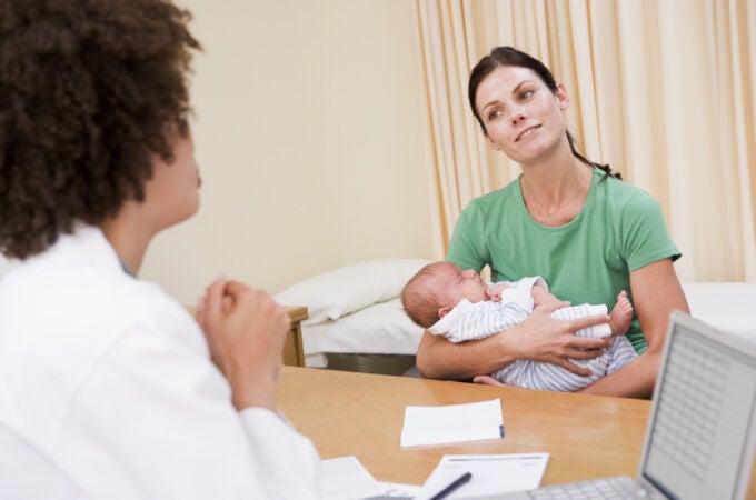 La importancia de cuidar a las madres en el puerperio (postparto)