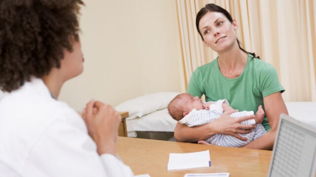 La importancia de cuidar a las madres en el puerperio (postparto)