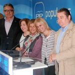 María José García Pelayo compareció en Jerez acompañada por miembros del PP