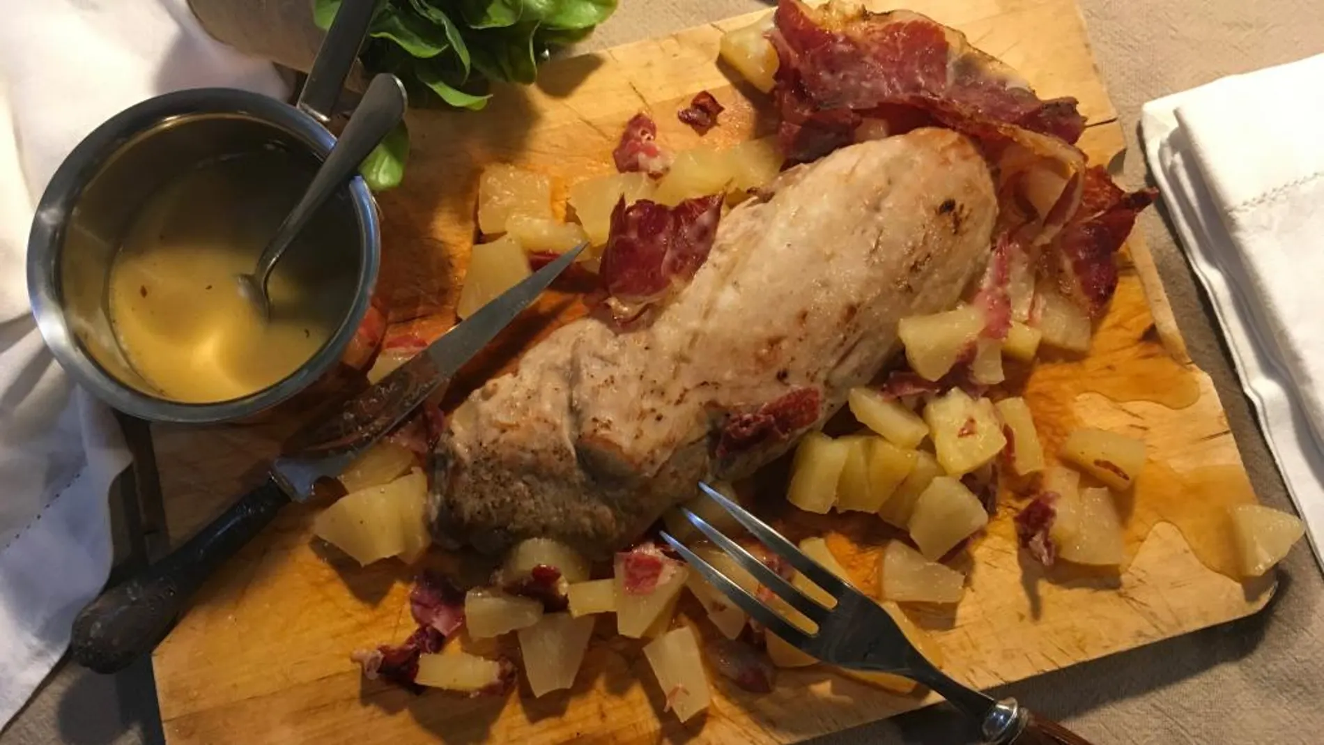Solomillo asado con piña y jamón
