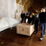 Llegada de los bienes del patrimonio histórico artístico del Monasterio de Sijena que salieron hace años en camiones hacia Cataluña. EFE/Luis Correas