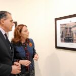 El director de la Fundación CajaGranada, Diego Oliva, y la directora de la Fundación Lara, Ana Gavín