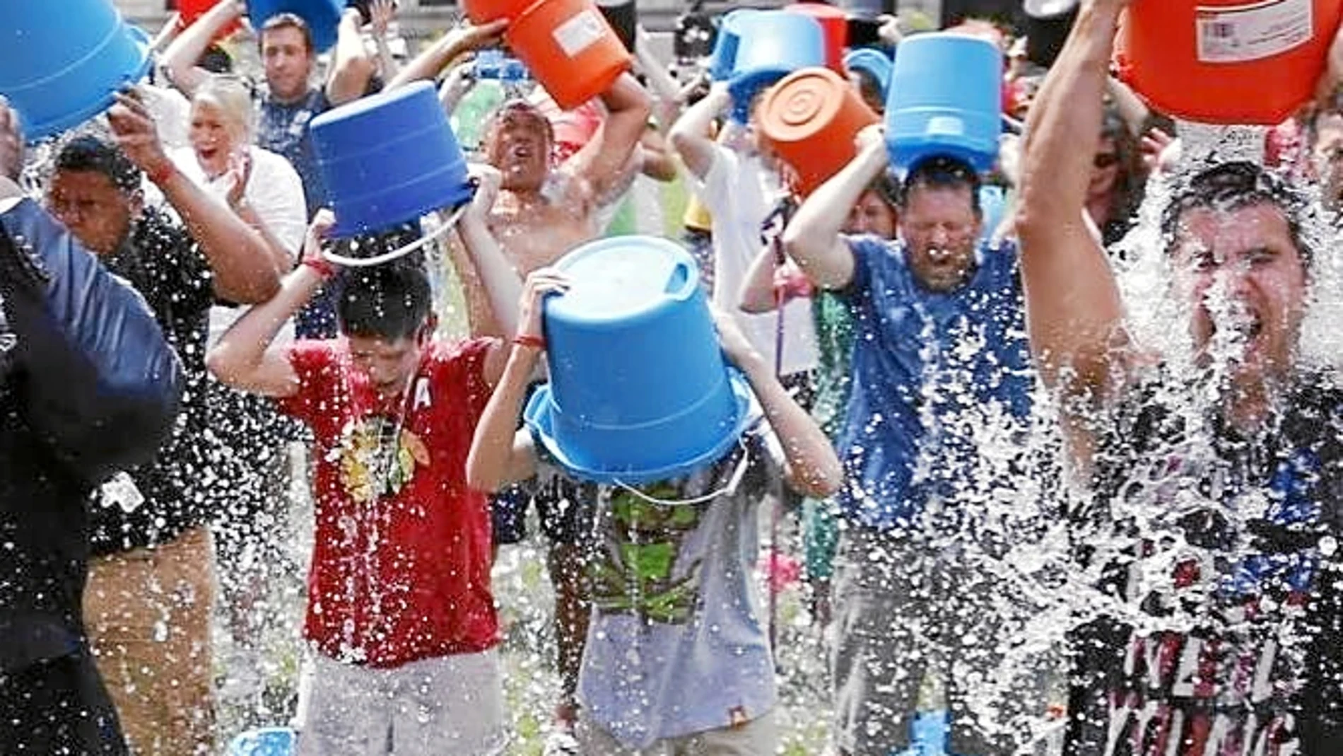 La ELA se visibilizó gracias a la campaña del cubo de agua, que perseguía recaudar fondos para investigación