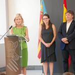 La consellera Bravo, en su toma de posesión con el exconseller Santamaría, que ahora le exige el informe