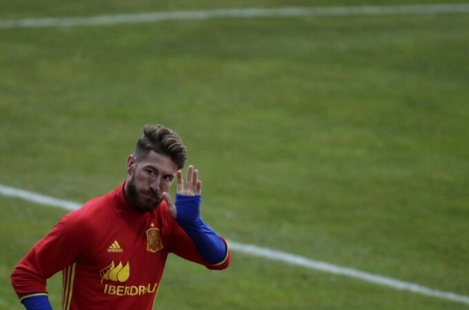 El jugador de la selección nacional Sergio Ramos durante un entrenamiento de la selección española de fútbol