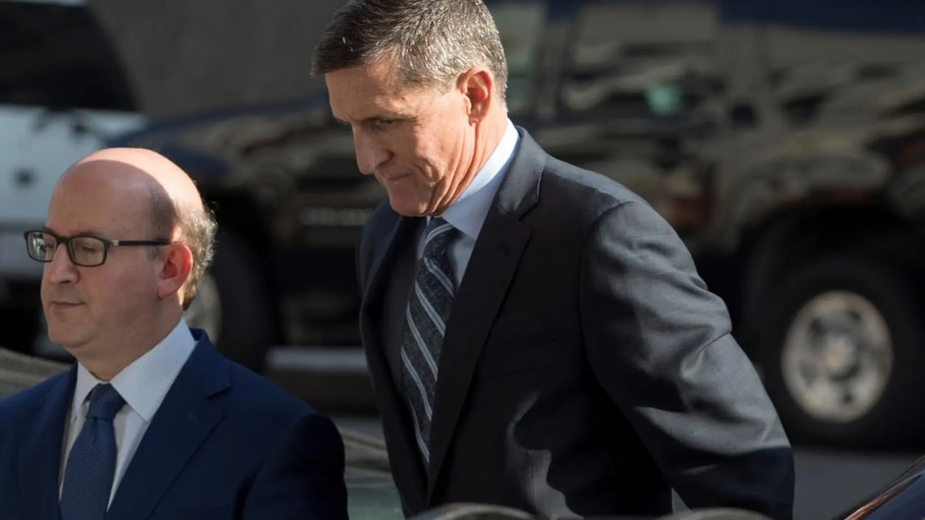 El exasesor de seguridad nacional del presidente de EEUU, Donald Trump, Michael Flynn, a su llegada al Tribunal Federal en Washington