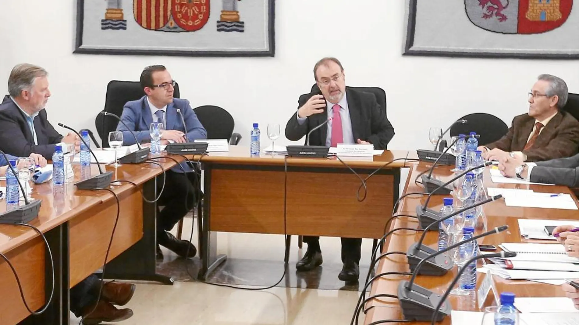 El consejero de Educación, Fernando Rey, preside el Observatorio de convivencia escolar