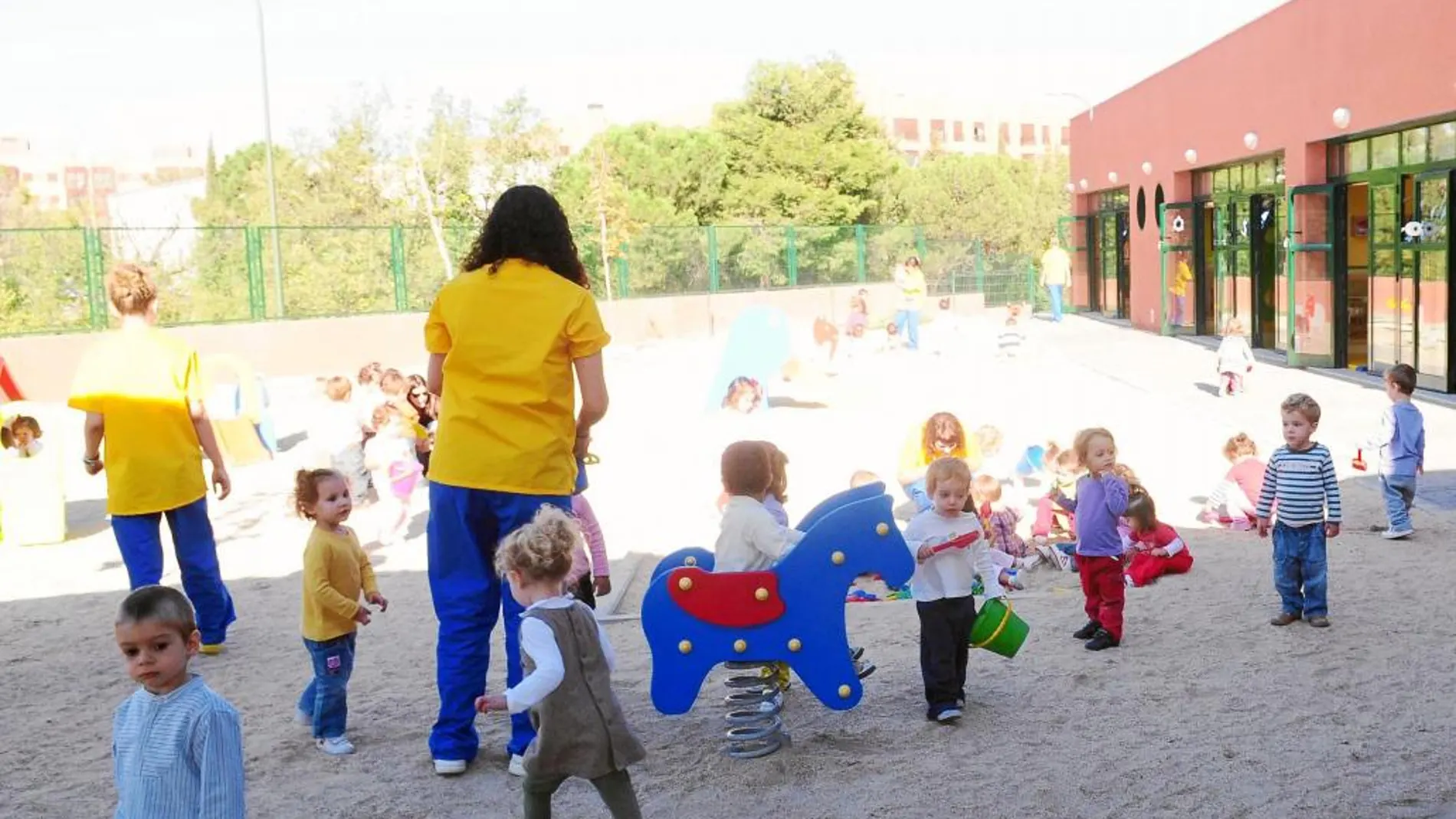 Las 98 guarderías públicas de la ciudad empiezan el curso con 8.200 alumnos, 2.260 pagarán 50 euros al mes