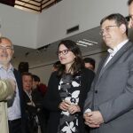 El presidente de la Generalitat, junto a Oltra y Montiel, el viernes en el acto previamente prohibido por la Junta