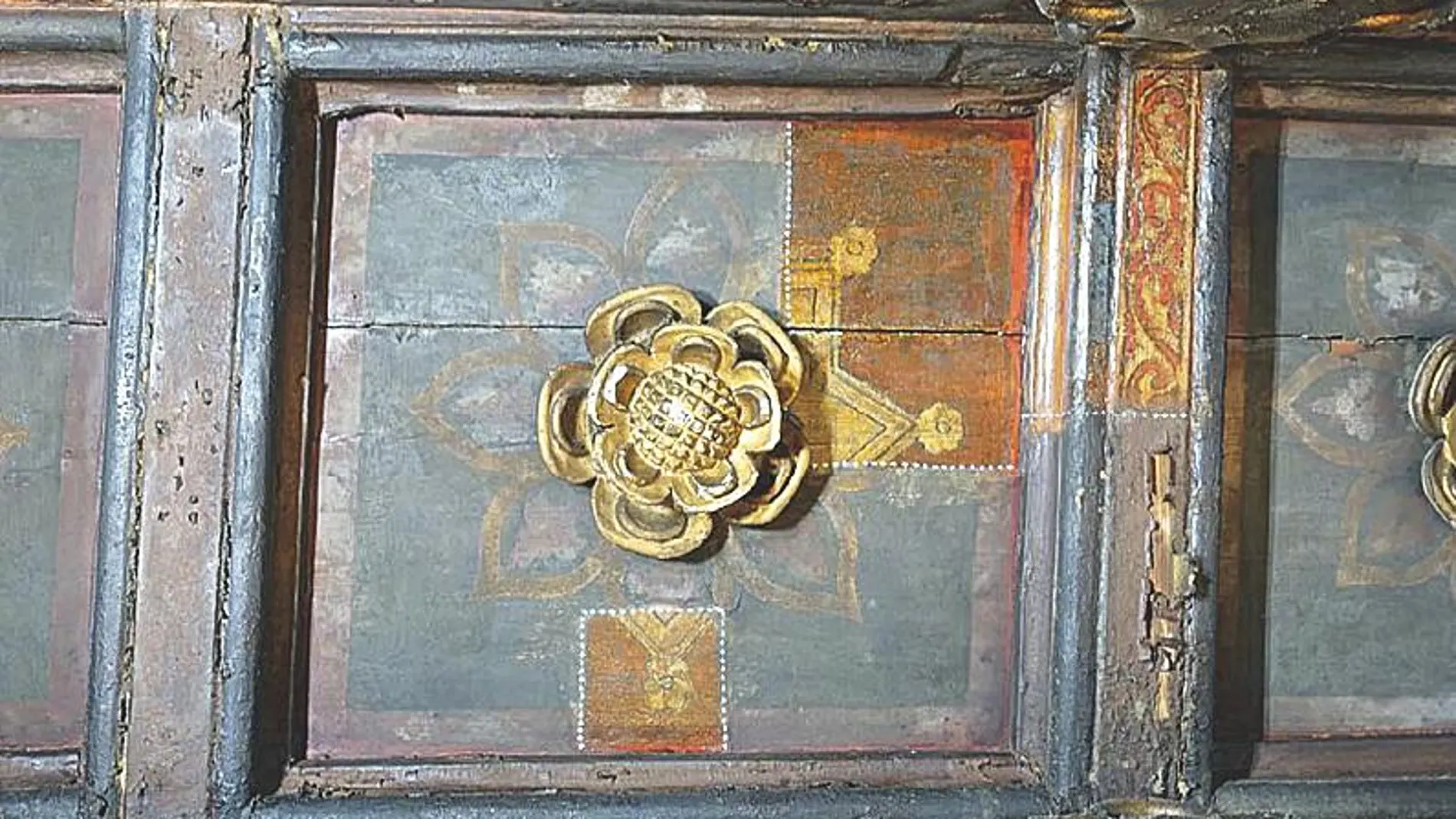 Una de las pinturas encontradas en un techo del Consistorio.