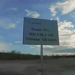 El poste de tráfico inteligente