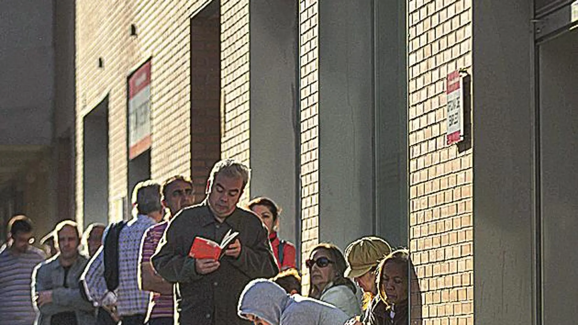 El mercado laboral bate las previsiones y sigue creciendo