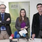 La presidenta regional de ATA, Soraya Mayo, presenta el informe junto a miembros de la Mutua Universal