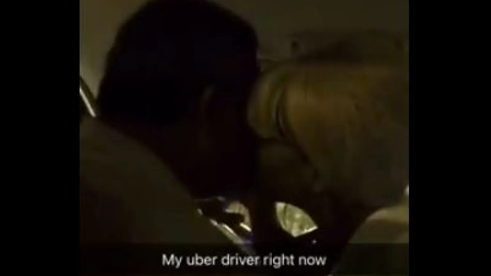 Instantánea de cuando el pasajero grabó la escena a bordo de un vehículo Uber