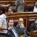 El líder de Podemos, Pablo Iglesias, durante su intervención en la sesión de control al Gobierno en el pleno del Congreso de los Diputados