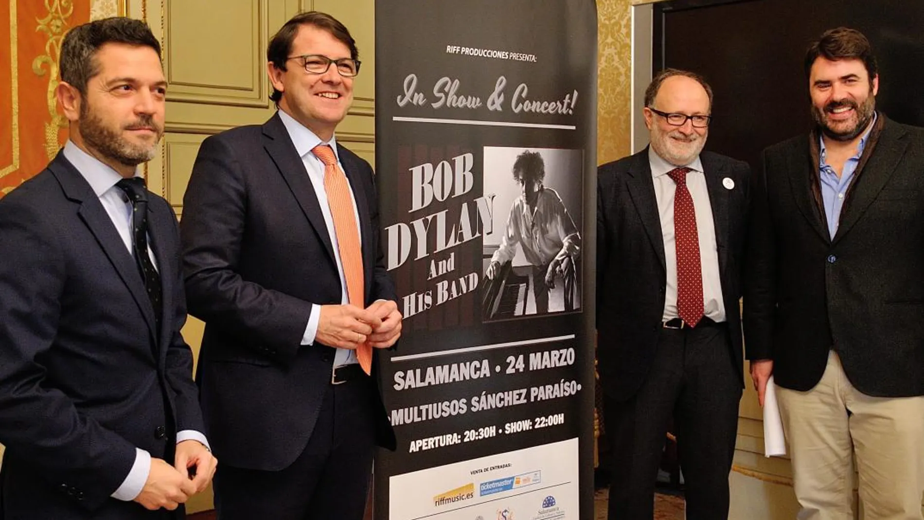 El alcalde de Salamanca, Alfonso Fernández Mañueco, presenta el concierto de Bob Dylan