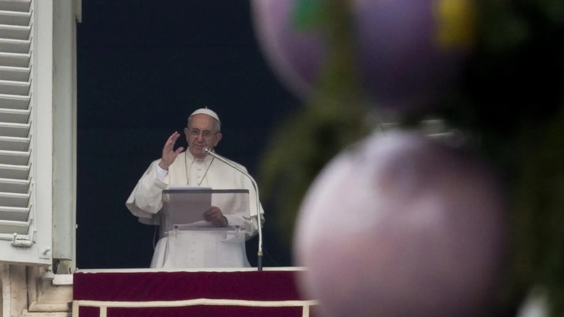 El papa, ayer, durante el Angelus