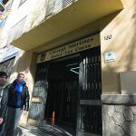 Los presuntos abusos del profesor de gimnasia tuvieron lugar en el colegio Maristas Sants-Les Corts de Barcelona. Ayer aparecieron pintadas en el centro