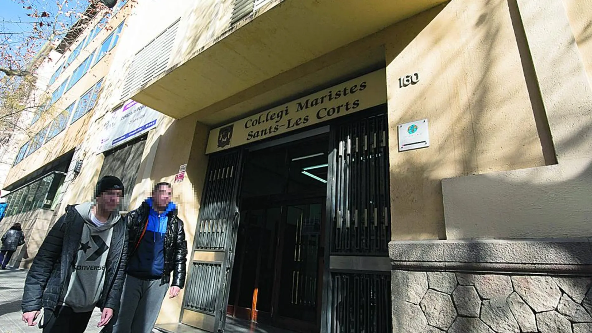 Los presuntos abusos del profesor de gimnasia tuvieron lugar en el colegio Maristas Sants-Les Corts de Barcelona. Ayer aparecieron pintadas en el centro